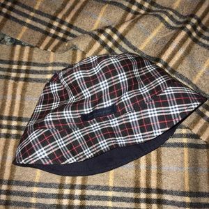 Burberry fisherman hat